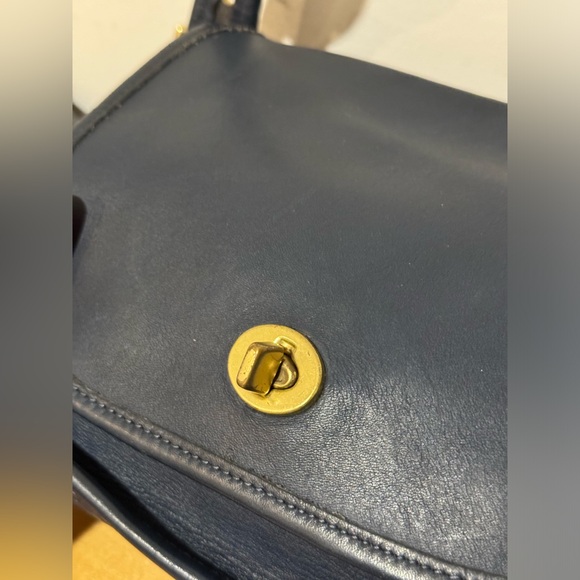 Vintage Classic Leather Navy Small Flap Bag Crossbody - Picture 4 of 13